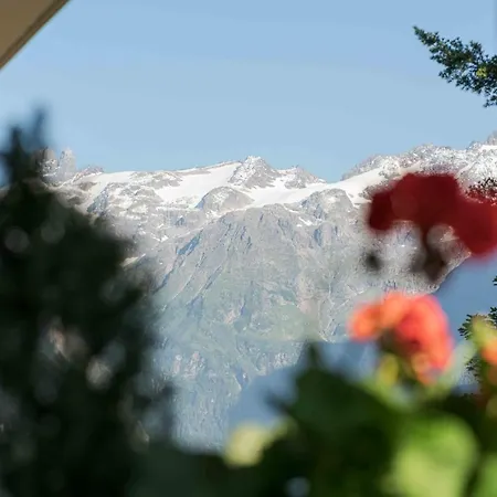 Hundert Boutique Mountainscape Hotell 4*